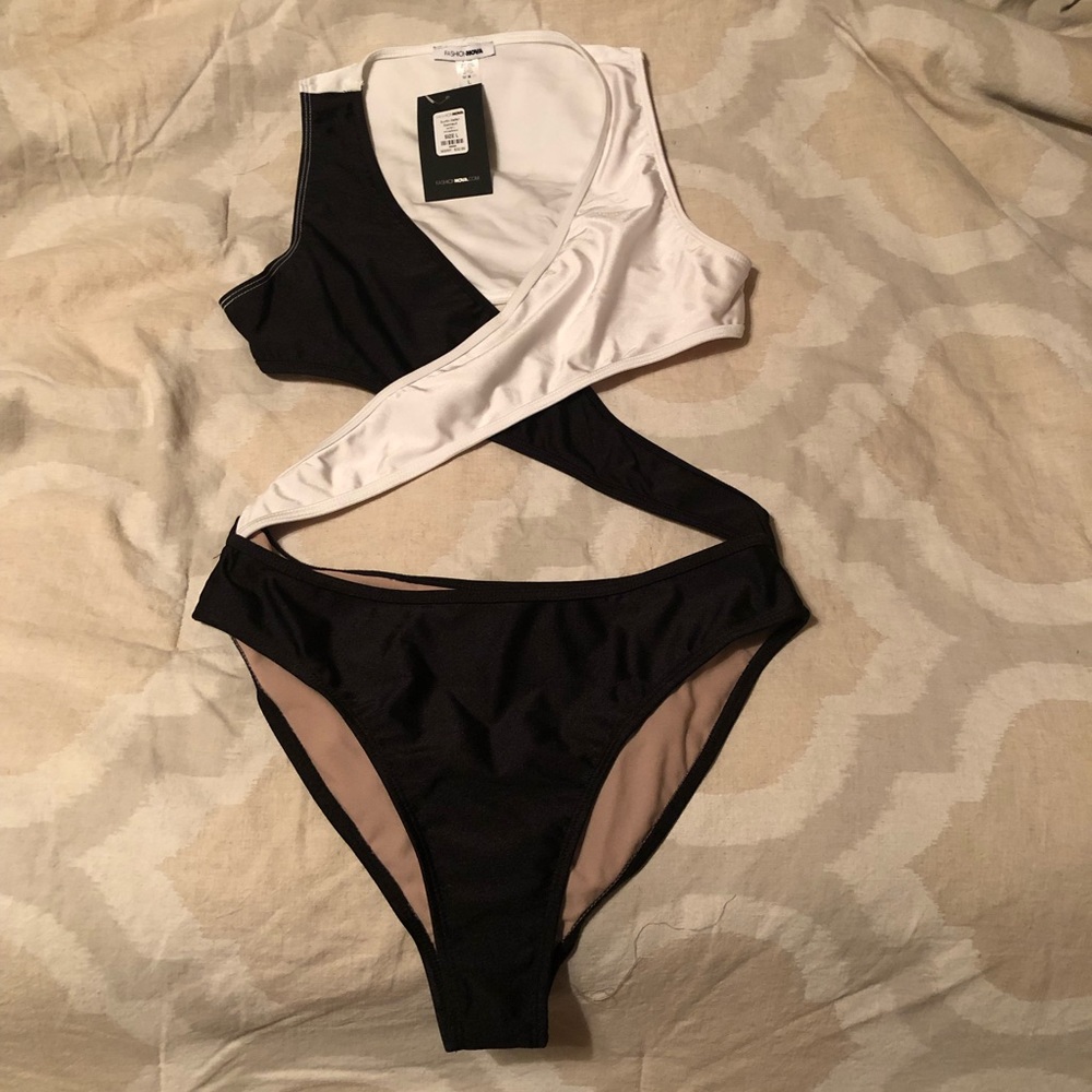 Brand new swim suit - Picture 1 of 2